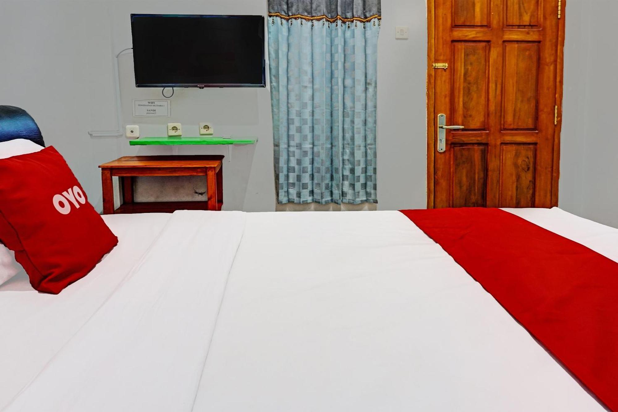 Oyo 91599 Penginapan Mutiara マディウン エクステリア 写真